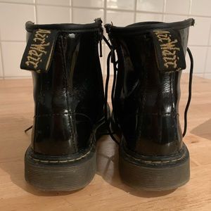 Kids Dr Marten classic Black patent Delaney boot